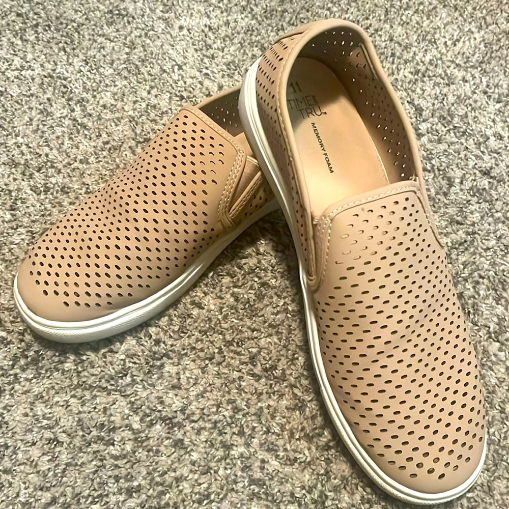 Very comfortable like new sneakers - memory foam inserts
